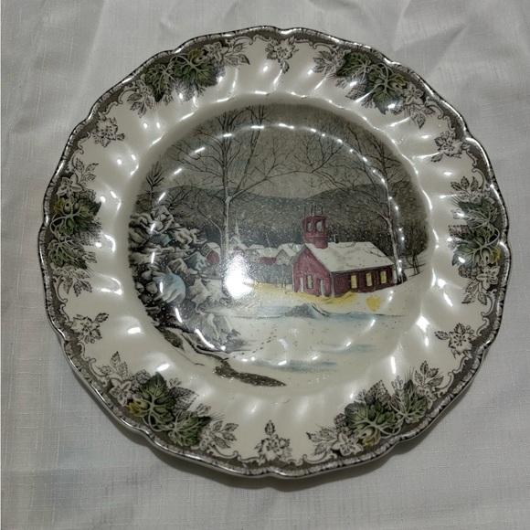 Vintage Friendly Village Winter Scene Decorative Plate - Picture 1 of 5